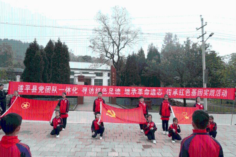卡通红色汽车拼图