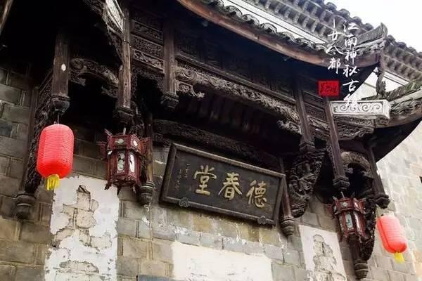 救援时尚的女孩